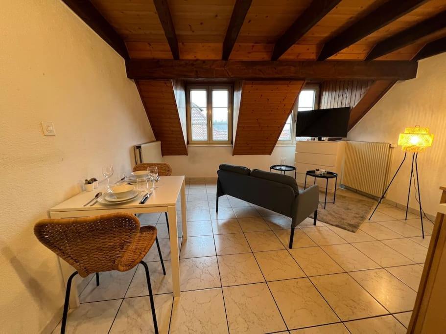 Charmant Appartement En Duplex A Porrentruy Exteriör bild